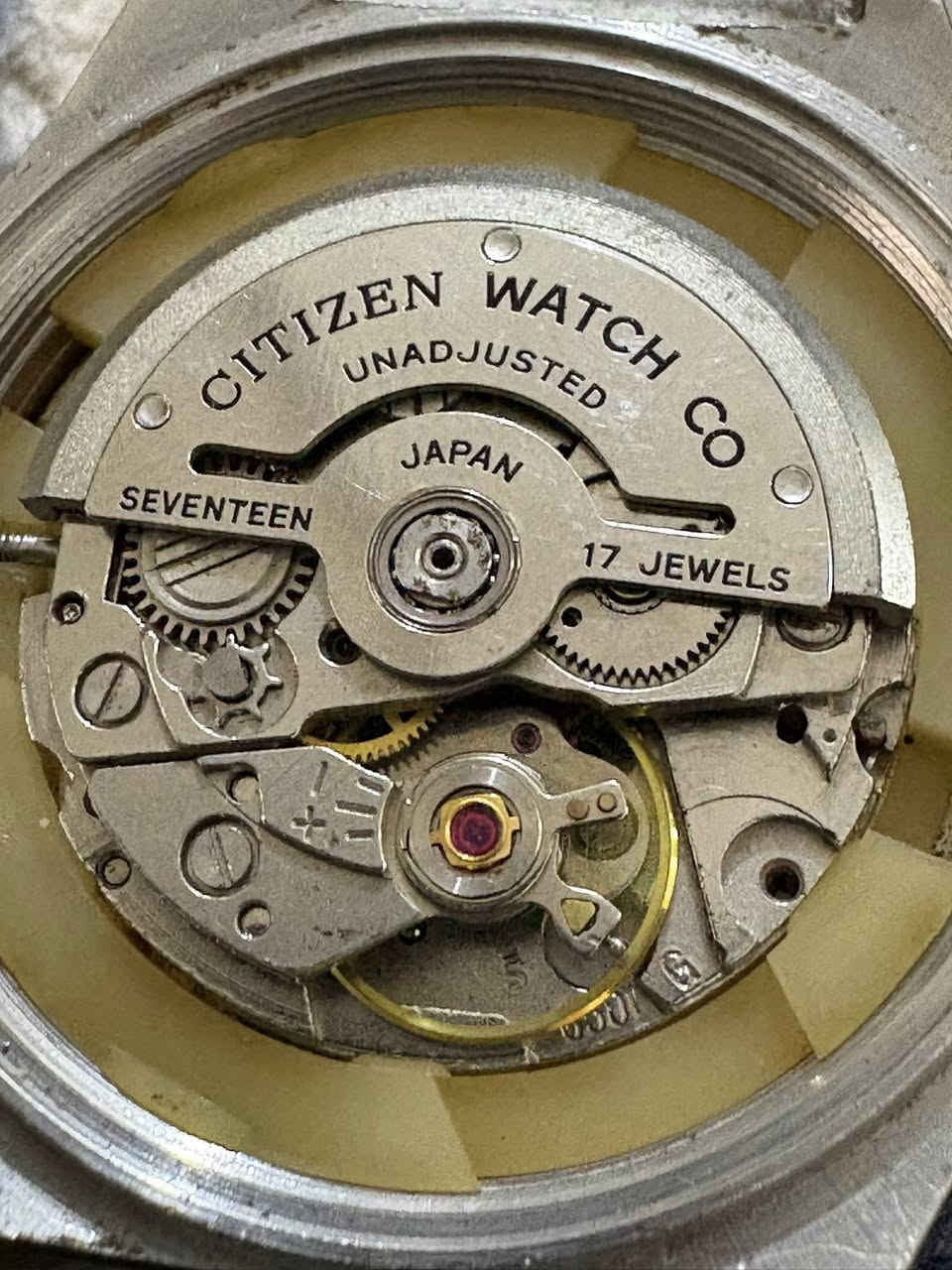 ساعة ستزن(citizen) 
ياباني اصلي 
١٧ حجر بلمكينة 
مكينة اصلية 
لون مينا مميز اخضر متدرج 
توصيل جميع محافظات العراق 🚚
( اي استفسار راسلني خاص بخدمت الجميع )


**إذا كنت صاحب هذا الإعلان وتريد حذفه لأي سبب، رجاءا أرسل رسالة إلى الدعم الفني**