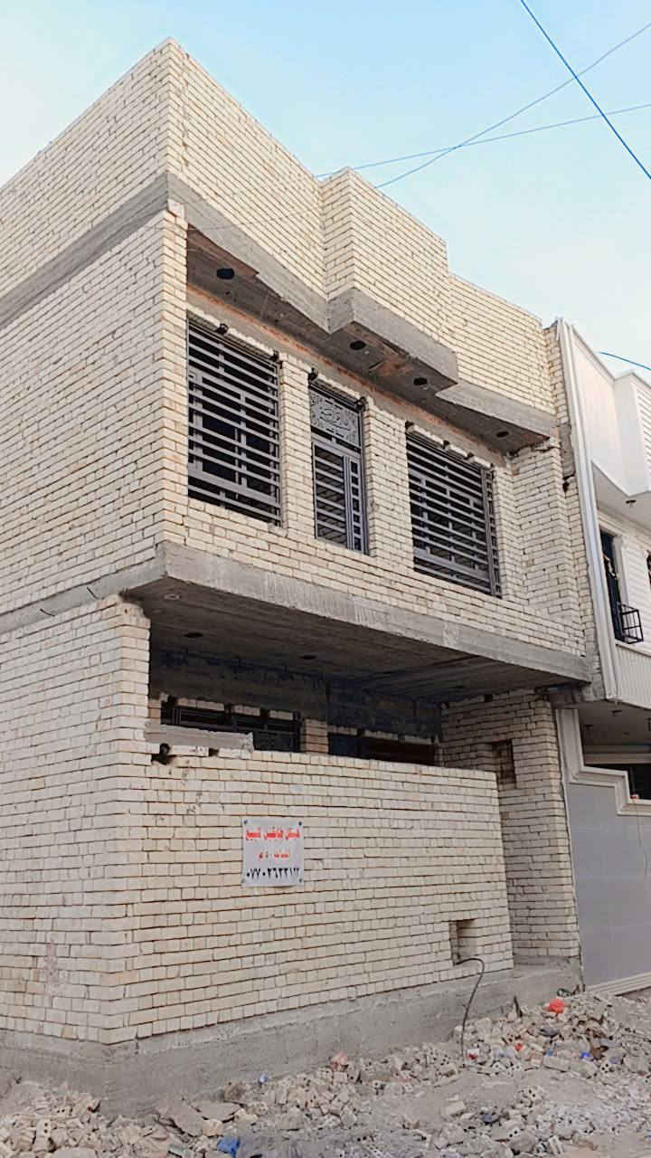 هيكل كامل 50م طابقين للبيع الشعلة الشارع الغربي نهاية الشارع الأخضر/طابو زراعي 25 /السعر 55 مليون وبيه مجال / للاتصال ***********
