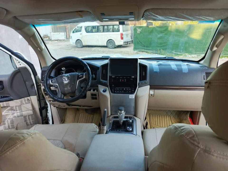 السلام عليكم اخوان للبيع لاندكروز  موديل ٢٠١٩ رقم سليمانيه دولي باسمي تحويل مباشر فول مواصفات للبيع على حادثها سابقة مكفوله محرك سته سلندر
السعر 115 وبيها مجال بيع مستعجل 
للبيع او مرواس مكانها بغداد شراي يتصل غير متواجد على النت 
***********
