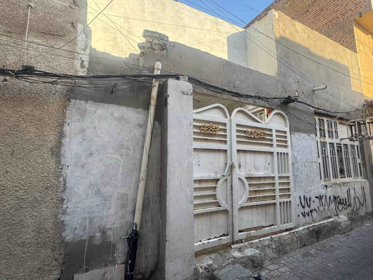 بيت 🏠  الإيجار المشروع شارع عكد الذهب  متكون من استقبال وهول ومطبخ وغرفت نوم وصحيات بره وجوه وصطح 
 ومي وكهرباء علينه اي استفسار ***********
