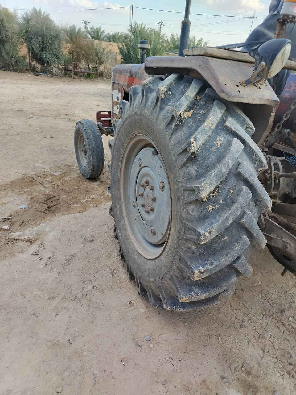 تركتر فوركسن للبيع محركه نضيف تواير اربعه جداد صدر نضيف كهربائيات شغاله
حجم 290 موديل 81 
وصل 8 ونص ومعروض ب 10 
***********
برزان الراوي الراوي 
ادمن وافق عل منشور
