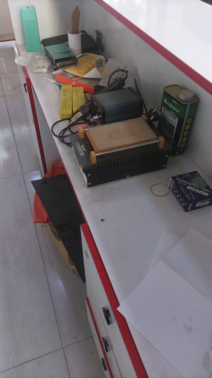 ميز مع اغراض الصيانة للبيع بسعر مناسب جداً  
( النجف حي الوفاء)
***********
