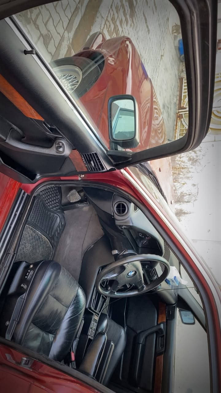 ألسلام عليكم
للمراوس BMW حجم 525 
مديل 92
السيارة وارد يابان تبريد ثلج
محرك وكير حاويه جدد مسكر عدل 6 سلندر بلادي
غرفهً جلد جديدهً
حداديهً وتخم تاير جديد 
ميكانيكياتها وكهربائياتها كلها شغالهً 
رقم بغداد اصولي 
السيارهً جاهزهً ومابيها نقص
معروضهً ب70$
***********
