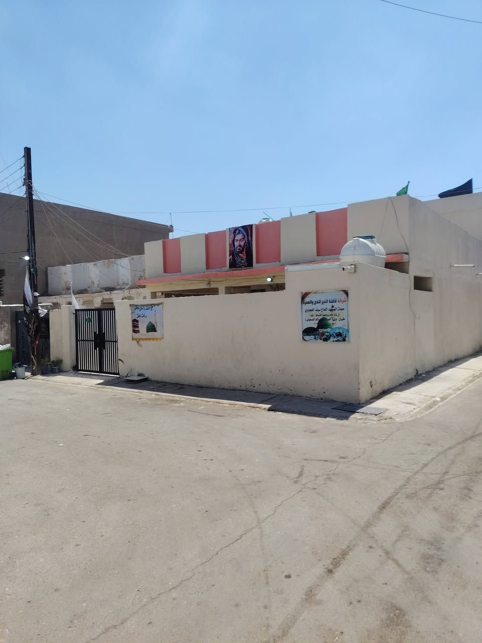 سلام عليكم بيت للبيع حي الزهور المساحه 200 طابو صرف الموقع ركن قريب على شارع العام قرب مدرسة الفاو الاستفسار ***********
