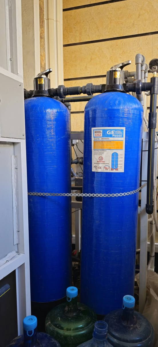 💧 للبيع محطة RO متكاملة جديدة – فرصة استثمارية مميزة 💧
للبيع محطة RO لتنقية وتحلية المياه بحالة جديدة ولم يتم تشغيلها، جاهزة للعمل مباشرة، ومناسبة لمن يرغب ببدء مشروع مياه صحية أو تطوير مشروع قائم.

مواصفات المحطة:

✅ إنتاجية 1000 لتر/الساعة.
✅ مزودة بمضخة عالية الكفاءة.
✅ فلاتر معالجة وتنقية كاملة.
✅ هوزنكات ستانلس للممبرينات.
✅ لوحة تحكم كهربائية جاهزة للتشغيل.
✅ خزانان سعة 2000 لتر (5 طبقات مضاد للبكتيريا والطحالب).
✅ مغسلة ستانلس للتعبئة.
✅ جميع المعدات بحالة ممتازة.

📍 الموقع: بغداد.

💰 السعر المطلوب: 2,800,000 دينار عراقي فقط.

📞 للتواصل: ***********

للجادين فقط، والمعاينة متاحة بعد الاتفاق.

🔄 الرجاء مشاركة المنشور، فقد يكون سببًا في وصوله إلى المشتري المناسب.

#للبيع #محطة_RO #تحلية_المياه #تنقية_المياه #بغداد #مشروع_مربح #RO #محطة_مياه
