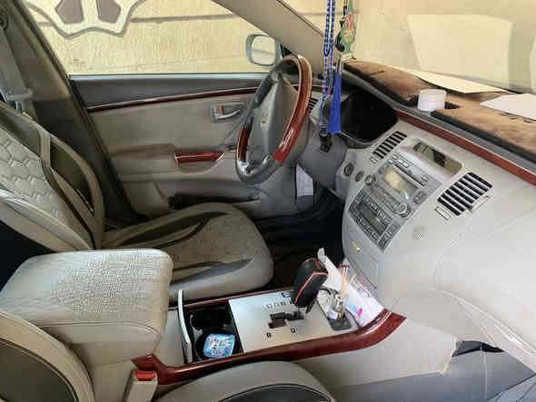 السلام عليكم 
هونداي أزيرا 2008 لمتدد رقم بغداد
بيها قطعة وحدة صبغ 
لظرف حصل والحمد لله السعر مناسب 
الاتصال بالرقم ***********
