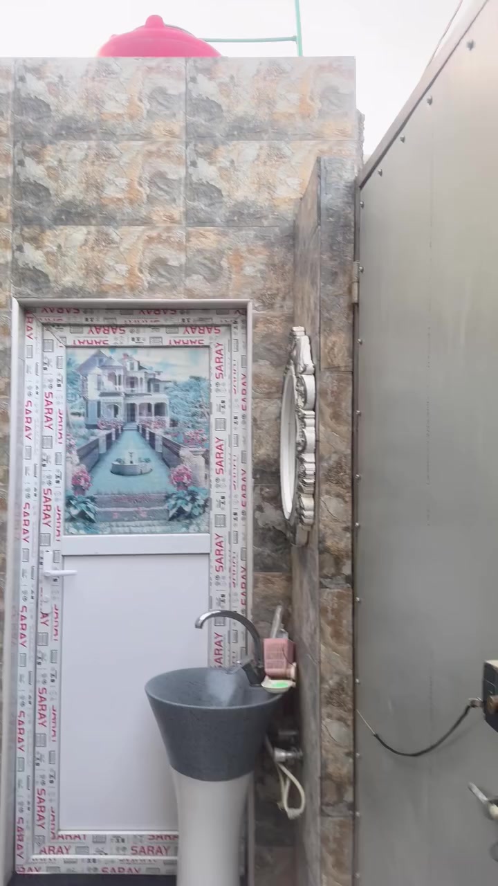 يوجد بيت للبيع المساحه 160م طابو صرف بناءه حديث قرب بيت ست انوار الزيادي جاهز البيت من كلشي 
للاستفسار ***********
