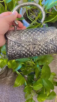 حقيبه الراقيات نحاس مطليه بالفضه مقدفه من داخل سعر ٩٥ الف قطعه لامثيل ...