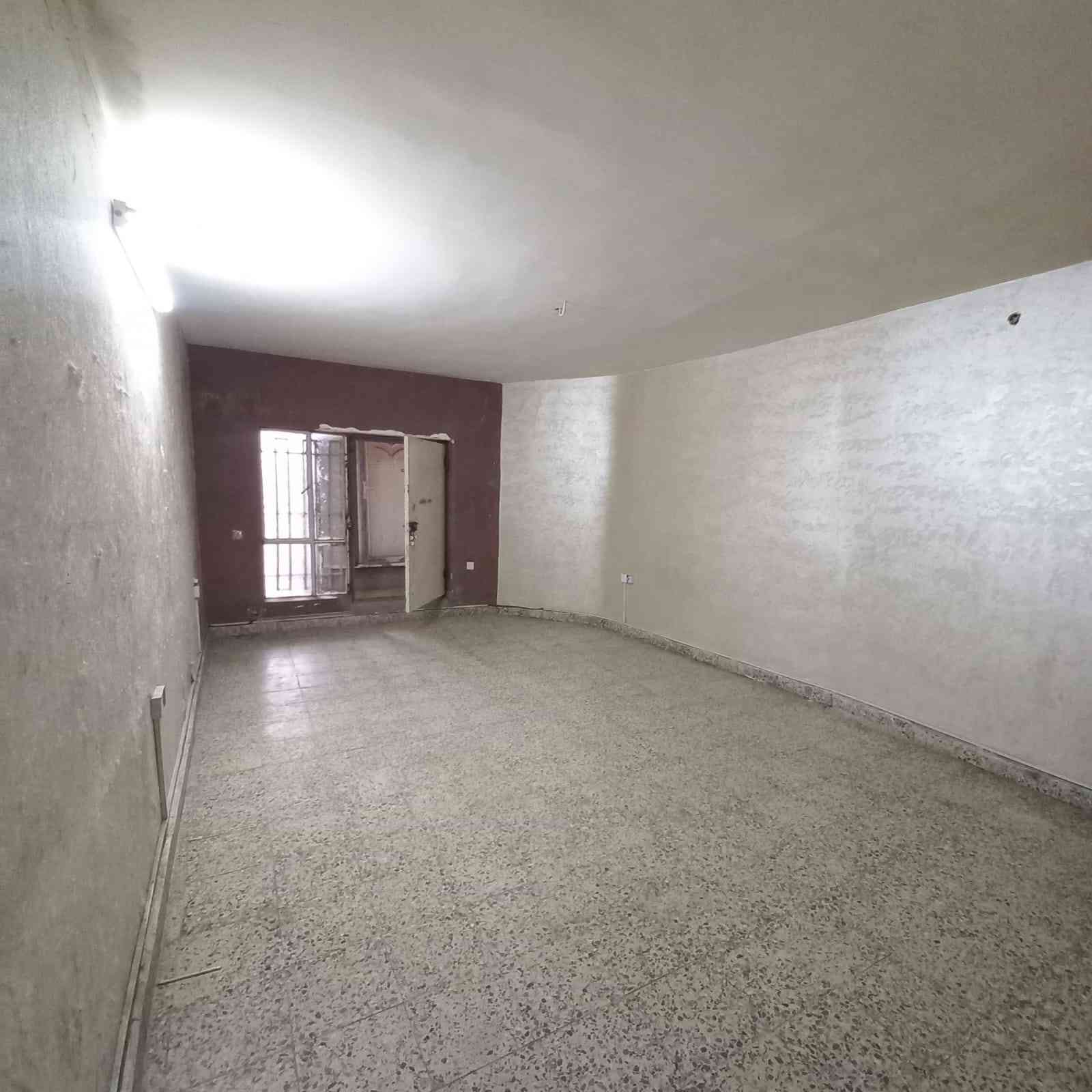 السلام عليكم 
شقة للايجار بسعر مناسب جدا
للاستفسار الاتصال واتساب
***********
تتكون من غرفة كبيرة و مطبخ و حمام طابق اول معزول بدرج الى الخارج كما موضح في الصور
الموقع: الشعب حي البساتين قرب الشارع العام
الفرع الثاني مقابل جامع المرتضى عليه السلام
نهاية فرع صيدلية كوكب الغيث
