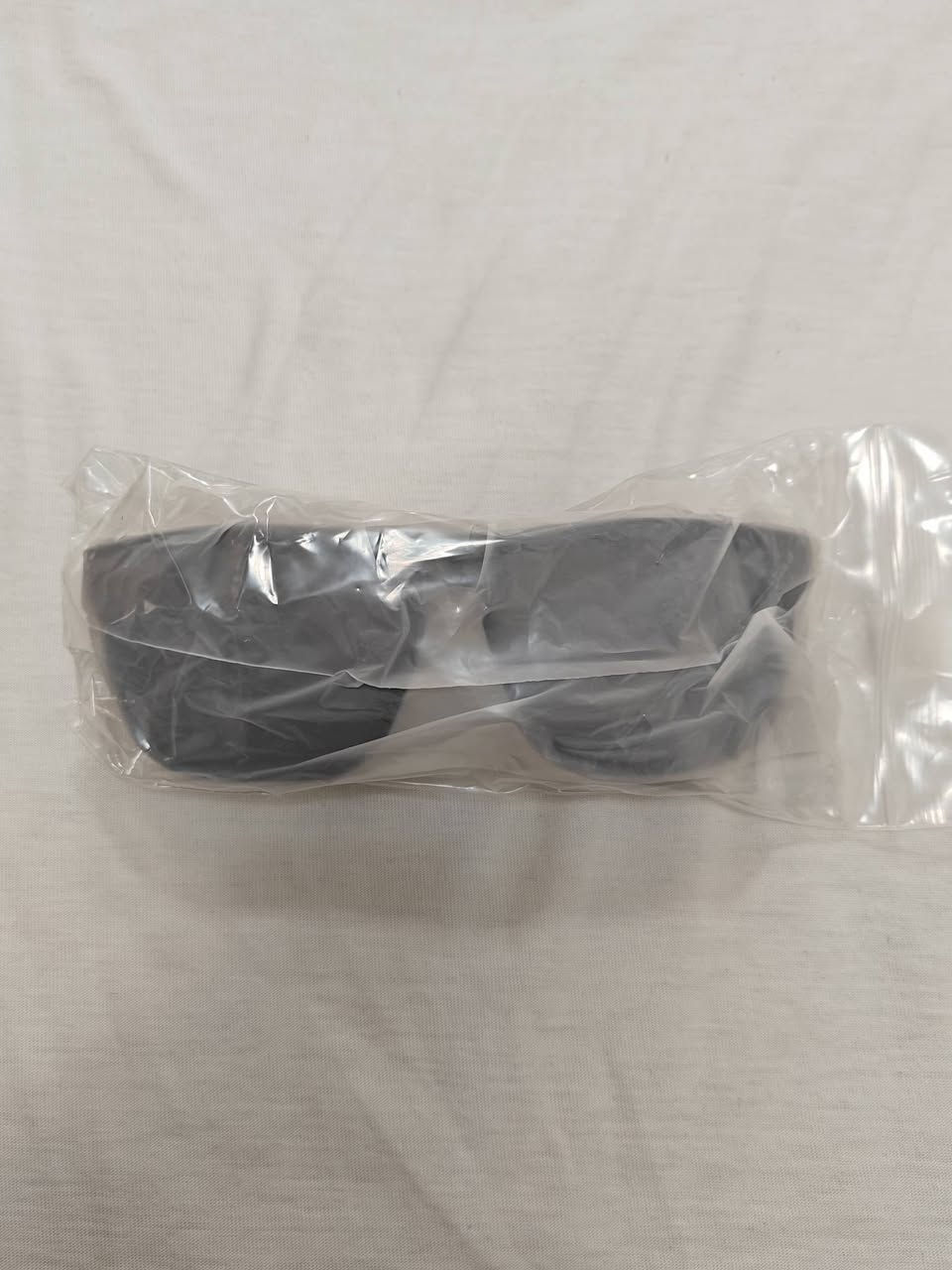 نظارات شمسية من ماركة شيمانو ( Shimano ).

تتميز هذه النظارات بتقنية البولورايزد (Polarized ): تحتوي على عدسات مستقطبة تساعد في تقليل التوهج الناتج عن انعكاس الشمس على الأسطح مثل الماء أو الطريق، مما يحسن الرؤية والراحة للعين.

 توفر حماية كاملة ضد الأشعة فوق البنفسجية الضارة، مما يقلل من مخاطر تهيج العين أو الإصابة بظفرة العين الناتجة عن التعرض المستمر للشمس.

السعر15


**إذا كنت صاحب هذا الإعلان وتريد حذفه لأي سبب، رجاءا أرسل رسالة إلى الدعم الفني**