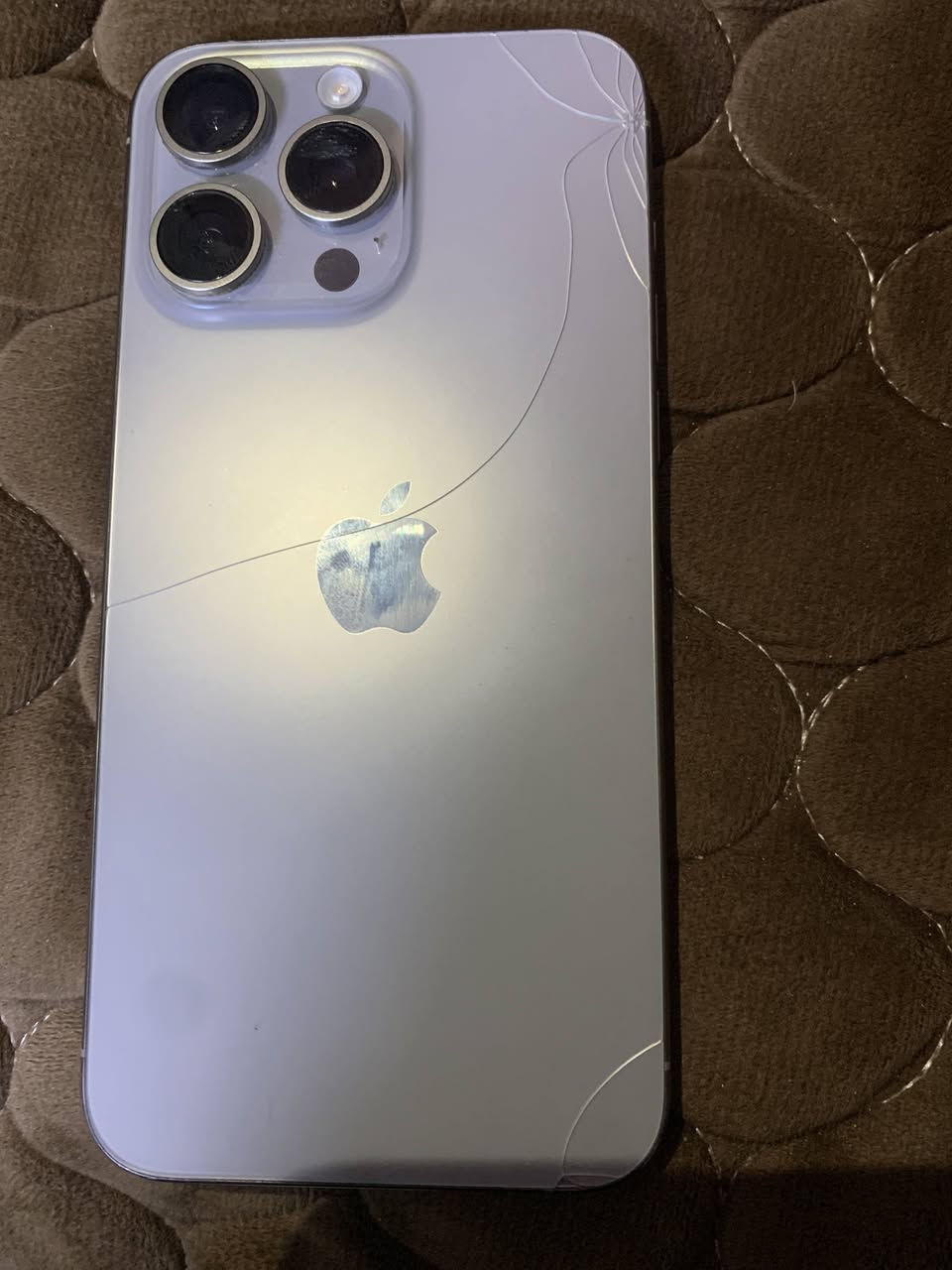 السلام عليكم 
ايفون 15 برو ماكس .ذاكرة 256    . بطاريه. 90
الجهاز لا مفتوح ولا مصلح ولا بي عطل كله شغال بي هذة الفطر بالضهر بس .السعر مليون وبي مجال تجي تفحص وتدلل .الجهاز شخط مابي...***********
***********
