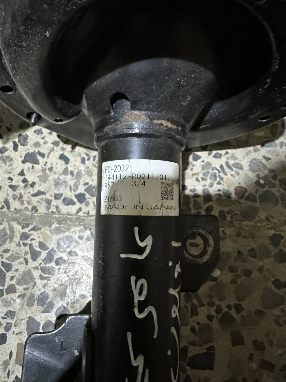 السلام عليكم
اشتريت ذني دبلات مال كامري 2013 بس ما رهمن على سيارتي لان سيارتي se

الي عندة مال se ويراوسني بيهن ماكو مشكلة
والي يريد يشتريهن ماكو مشكلة

للاستفسار ***********
