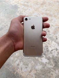 ايفون ٧ ١٢٨ • بطارية ١٠٠٪ • بصمه شغاله