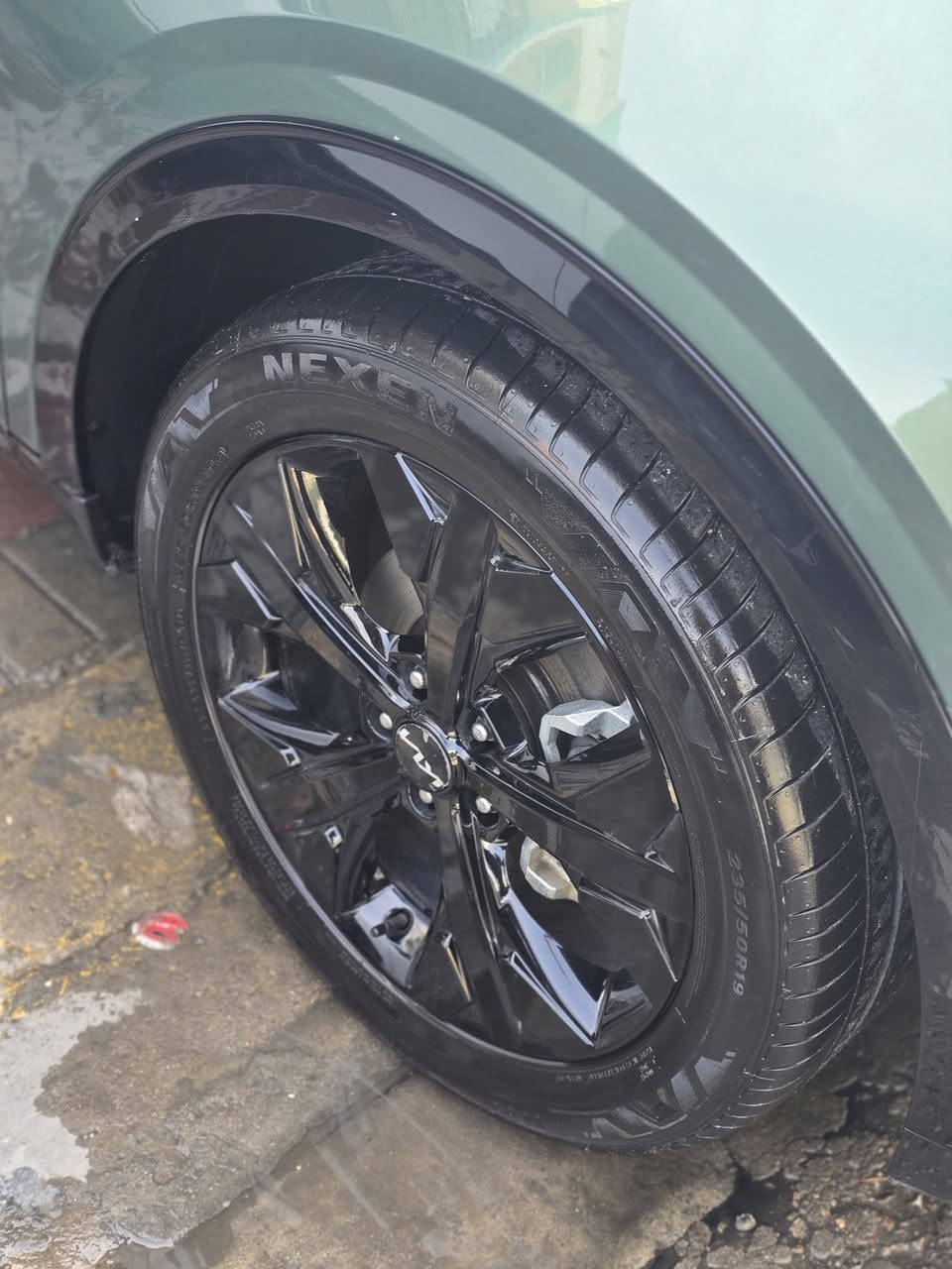 سبورتج بلاك ادشن موديل ٢٠٢٥ 
السيارة رقم اربيل اعتيادي وليس مميز 
الرقم المميز مو للبيع 
السيارة ينشد عليها رقم عادي 
 سعر السيارة ٢٣٣ ورقة
 ماشية ٢٠ الف وارد خليجي
  ملاحظتين بيها
 الأولى شخط بالباب مال صدر 
الثانية أثر مال  صبغ طاير عالباب مال سايق
 للاتصال والاستفسار اكثر الاتصال على صاحب السيارة ***********
