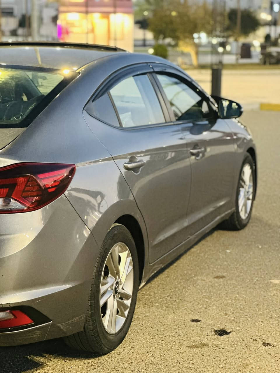 السلام عليكم 
•الالنترا للبيع 
٢٠١٩ شكل ال٢٠ 
محرك ٢٠٠٠ المرغب دوش 
فووول مواصفات 🔥🔥
•بصمه -شاشه - كامره - رادار جانبي - فول - سلايت - ٣ انضمه للقياده -حساسات  -فول مواصفات 
سياره جديده مال بيت ما ناقصه اي شي 
رقم اربيل 
تحويل ثاني يوم 
ماشي ٩٢ 
سعر $138 وبيها مجال 
مكان السياره صلاح الدين تكريت 
للاستفسار ***********📞📞
بيك خير ودلل
