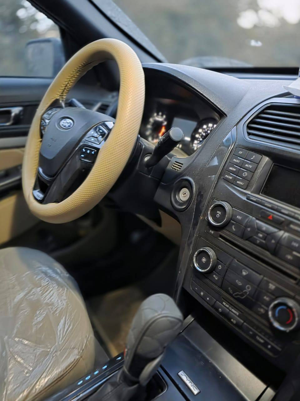 فورد اكسبلور 2017  رقم اربيل دولي 
7 راكب 
6 سلندر محرك جديد مال كصة
السيارة نظام بانزين مع غاز منظومة متكاملة 60 لتر 
فور ويل  
تحكم ستيرن 
3 قطع تبريد 
محرك مكفول 
كير مكفول 
تايرات جدد 
رقم الشاصي مع السونار مرفق
مكان السيارة بغداد 
السعر 175 
***********
