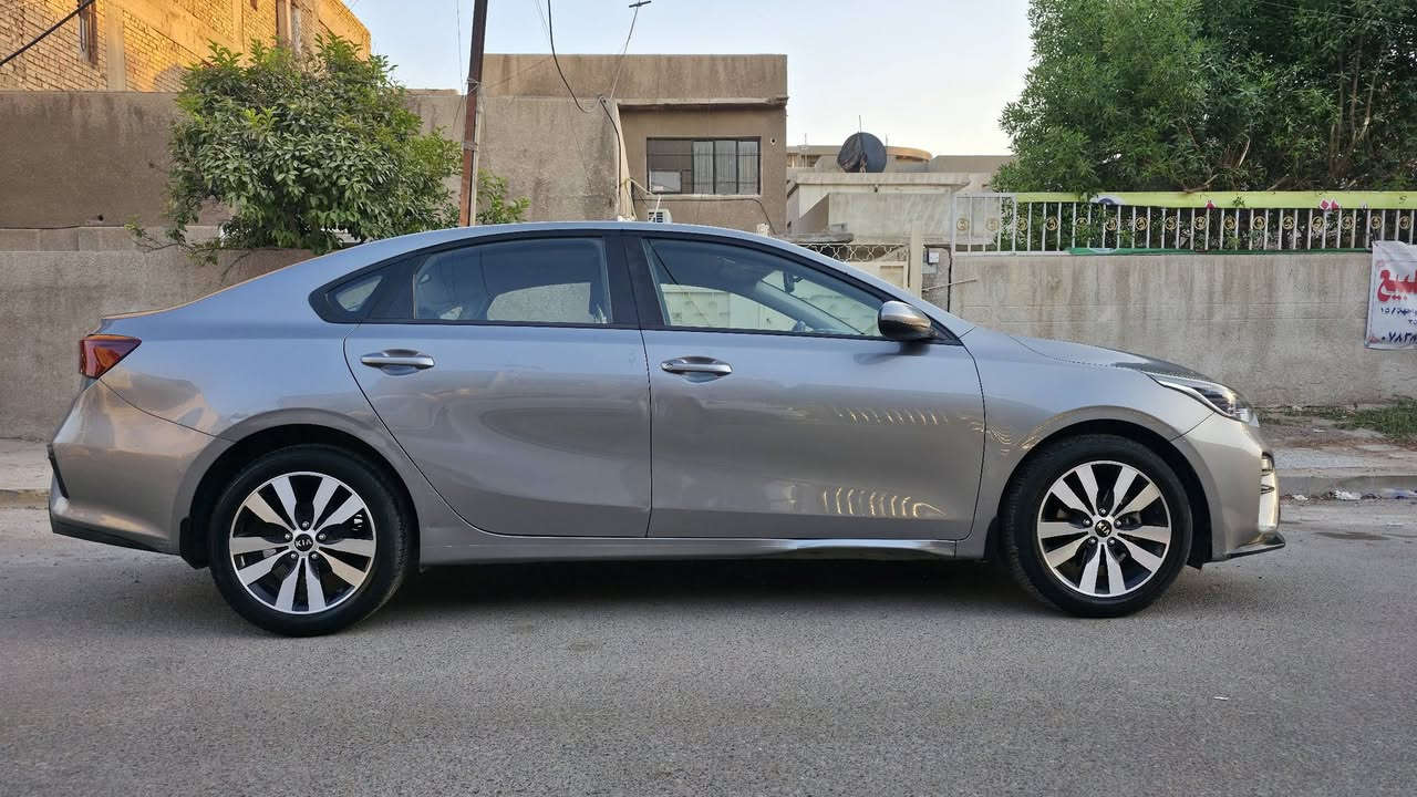 *للبيع – كيا سيراتو 2019 وارد خليجي*
اللون: رصاصي.
محرك 1600 CC.
الممشى: 118,759 كم.
ناقل الحركة: أوتوماتيك.
المحرك والگير مكفولان وبحالة ممتازة.
توجد طخات متفرقة كما موضحة بالصور.
يوجد ضرر في باب السائق تم ارجاعه بارد 
السعر المطلوب: 14,800 دولار (148 ورقة) قابل للتفاوض بالمعقول.

للتواصل والاستفسار على الخاص


**إذا كنت صاحب هذا الإعلان وتريد حذفه لأي سبب، رجاءا أرسل رسالة إلى الدعم الفني**