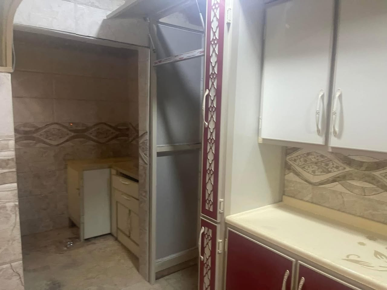 للبيع دار حي الزهراء مقابل مستوصف خوله زوين  ٧٥ م مربع واجهه ٧ م ونصف البيت نظيف جداً فرع ٦ متر ثاني بيت عن شارع الطياره طابقين الطابق الارضي صاله استقبال ومطبخ حار بارد وصحيات والطابق الثاني غرفتين نوم وصحيات السعر ١٩٥ مليون للاتصال *********** مجتبى معله او مراجعه مكتب ضي الحسن للقار النجف الاشرف حي الزهراء شارع الكيات مقابل جامع الزهراء
