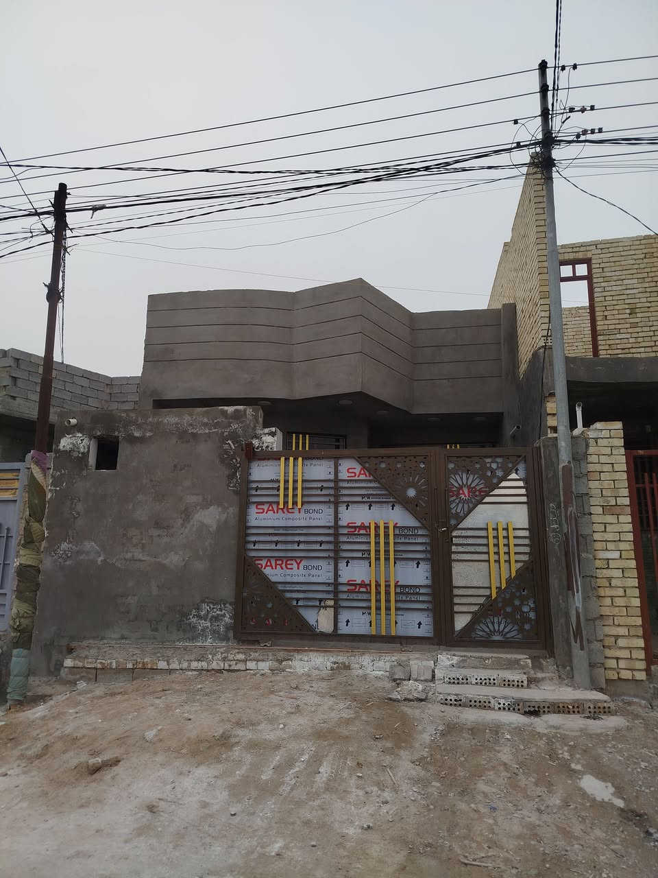 السلام عليكم 
بيت لليجار حي الشهداء خلف عماره الجنابي 
ايجاره 250
البيت مكون 
مطبخ 
استقبال 
غرفه نوم 6×5
صاله 
وصيات 
البيت ارضيته صبه ناعمه 
خط مولد + سخان كامل من كلشي 
للستفسار *********** بي وتساب اقراء المنشور زين وخابرني
