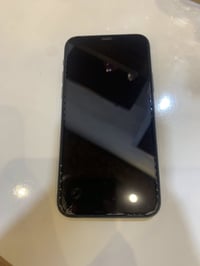 11برو  ذاكره64 مامفتوح فقط واكع والشاشه بيها فطر نضيف بلادي السعر 200 ...