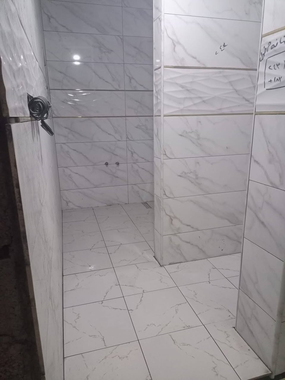 وسطه كاشي مرمر موسلين هدا شغليه يده مو رقم واحد يرجع ***********
