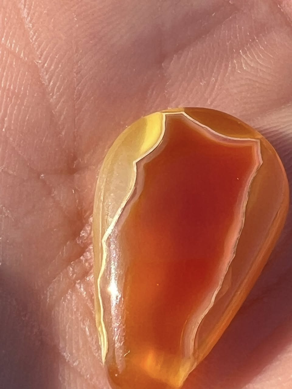 دلوه من العقيق الجزع اليماني مشكوله الطول ٣ سم واشويه تحفه السعر ٥٠ الف مع التوصيل العنوان الكوت للاستفسار الاتصال على ***********
