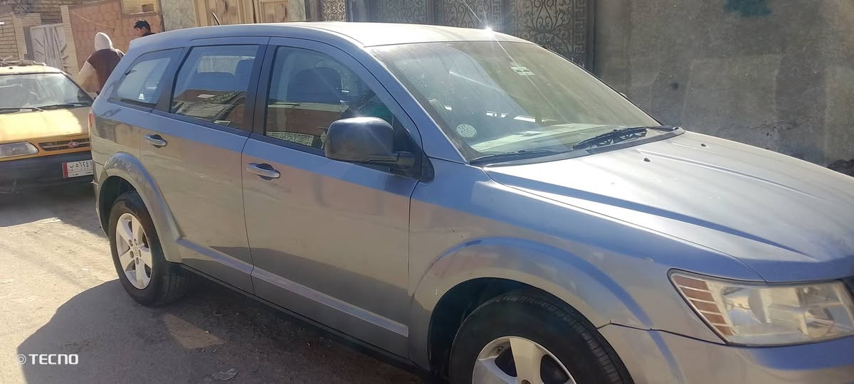 سلام عليكم دوج جورني موديل 2009 
سياره مكفوله من شاصي من مكص 
بيه صبغ قطع بدون دواخل الجماليه فقط
 حادثه من 
امريكيه بس بنيد سياره كله ليبل واحد
مكينه 3500
7راكب
تبريد 3قطع
كروس سرعه
مخزن سريه
لايت اوتو
السعر 110وبيه مجال 
العنوان بغداد حي اور 
*********** اتصال
*********** واتساب فقط
