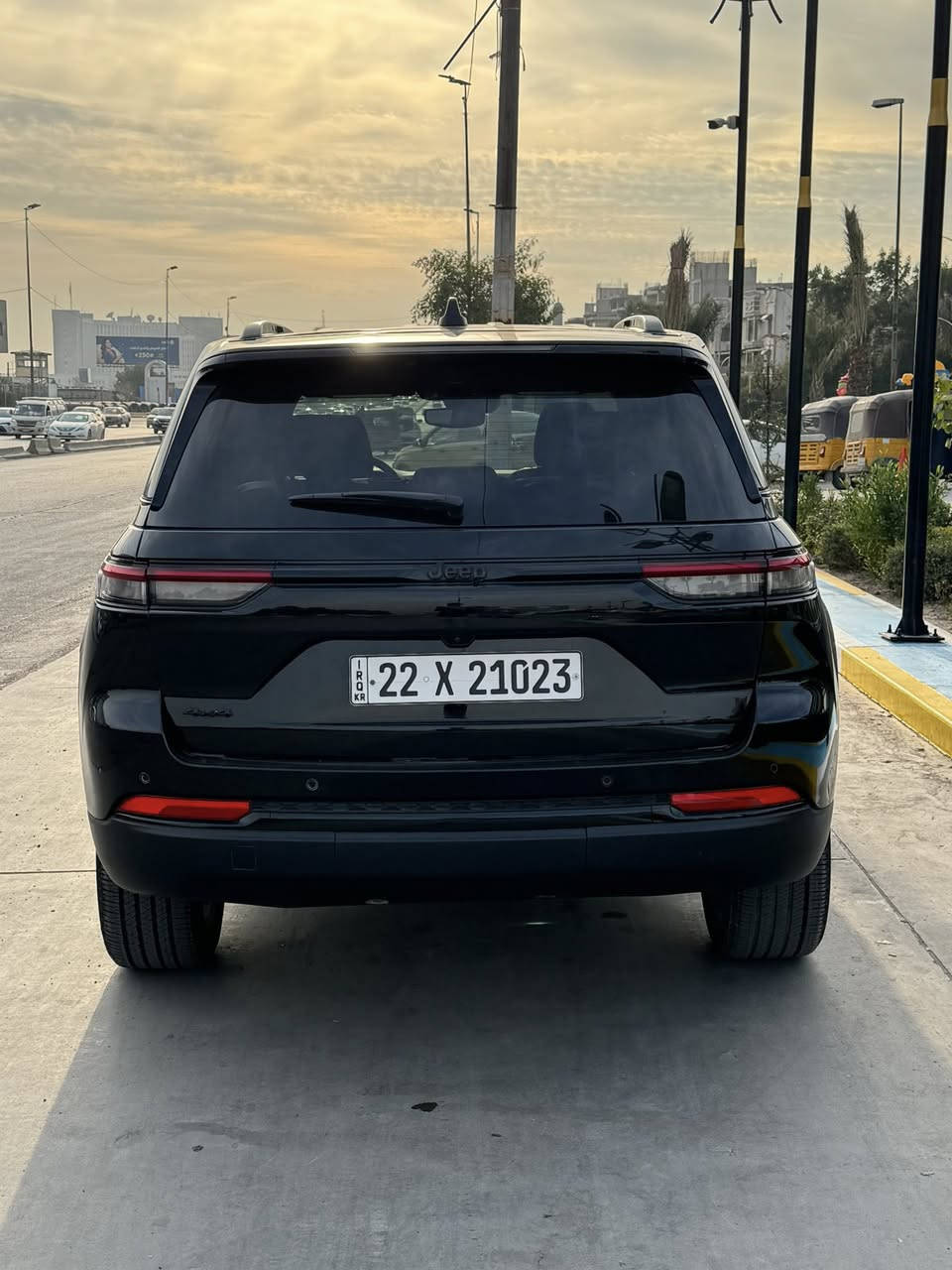 سلام عليكم  جيب موديل 2024 زيرو ماشيه3 الف ققط
للبيع التديوت 2024 5راكب فول مواصفات 
1.  محرك 6 سلندر 3600 
2. فتحة سقف 
3. ماشيه 3 الف  فقط بحالة الزيرو 
4. كشن تدفئه 
5. هيتر ستيرن 
6. صندوق كهرباء
7. شحن واير ليس 
8. كشاف امامي لد بلادي 
9. كشنات جلد وشاموا
10. اوتو هولد
11. اطفاء ذاتي
12. رادار 360 درجه
13. نقطه عمياء
14. حساسات اماميه وخلفيه
15. تحديد مسار 
16. رادار تصادم امامي وخلفي 
17. كامرا خلفيه دواره 
18. گير ماوس 

19 صور الحادث موجوده بل منشور 
ملاحضه جاملغ السايق مبدل نفس لون وكاله بدون صبغ

20. بچم كبس ع وضع الشركه 
21. صور الضرر مرفقه بالمنشور
22. السياره بدون اي مسج 
23. رقم اربيل  تحويل مباشر 

24. العنوان بغداد شارع فلسطين
اي استفسار رقمي ***********
