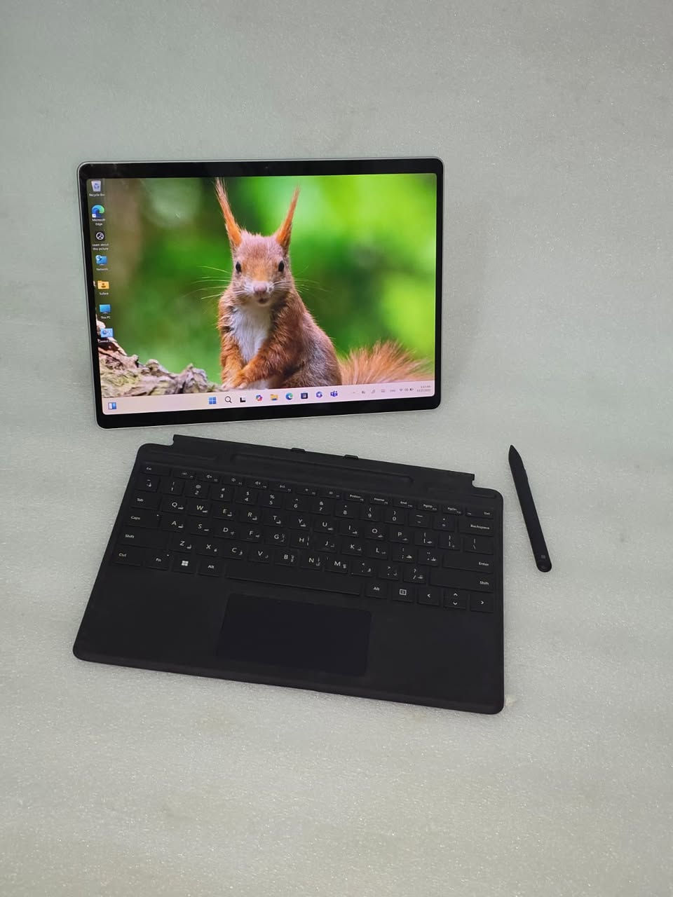 ·        وحش الذكاء الاصطناعي: Surface Pro 11th Edition (Copilot+ PC) 🐲  ( السعر ----مليون و 325 الف )
·        النسخة الأقوى والأحدث عالمياً، بمواصفات "فول" موجهة للمحترفين فقط. الجهاز الذي يجمع بين قوة اللابتوب ومرونة التابلت مع أحدث معالجات العالم.
·        🔥 نقاط القوة القاتلة في هذا الجهاز:
·        1️⃣ المعالج النادر: مزود بمعالج Snapdragon® X Elite بـ 12 نوات (وليس نسخة Plus ذات الـ 10 أنوية). أداء جبار، سرعة خيالية، وتوفير طاقة مذهل. 🐉💥 2️⃣ المساحة العملاقة: هارد 1 تيرابايت (1TB وليس  الـ 256 والـ 512، هنا مساحة تكفي لكل مشاريعك وبرامجك. 💾🚀 3️⃣ البطارية: شبه جديدة تماماً، عدد دورات الشحن 49 دورة فقط! 🔋✨
·       

·        💻 المواصفات الكاملة:
·        🔹 المعالج: Snapdragon X Elite (12-Core) - أقوى معالج Copilot+ PC. 🔹 الذاكرة (RAM): 16GB. 🔹 التخزين: 1TB SSD (النسخة الأعلى). 🔹 الشاشة: 13 بوصة لمس، تدعم الذكاء الاصطناعي لتحسين الصورة. 🔹 النظام: Windows 11 المحدث بميزات Copilot الكاملة.
·       

·        🎁 الملحقات (Full Set):
·        ✅ الكيبورد (Surface Keyboard). ✅ القلم (Surface Pen) بدقة استجابة عالية. ✅ الشاحن.
·       

·        💰 السعر التنافسي:
·        🏷️ 1,325,000 دينار عراقي
·                   .
·

✅
💰 السعر والمعلومات:  
📍 ملاحظة هامة: أسعارنا مدروسة بعناية وهي الأنسب في السوق، لذا نعتذر عن التفاوض على السعر 🛑
📞 للحجز والاستفسار***********📩 أو راسلنا مباشرة عبر رسائل الصفحة
