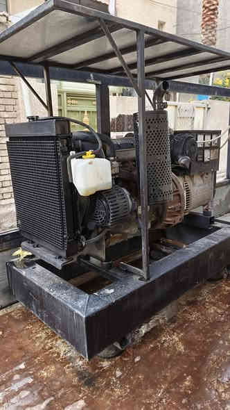 السلام عليكم 
للبيع مولد لمبرديني أربع بستم 
بحالة جيدة
نظافة فول ١٠ كي في
نظام حساسات كاملة وشغالة 
حساس دهن وحساس ماء وكاز
ماء اخضر زيتي 
خزان الكاز بلادي بالشاصي
تشغيل لمس.
كنت مخليها فقط لفحص السبلت بالسيارة.
السعر 15 ورقة 
الموقع بغداد 
هاتف ***********
