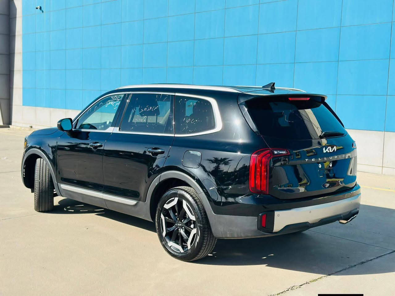 🆕 2025   KIA TELLURIDE 
كيا توليرايد    الشكل الجديد 2025
السياره داخله جديد .
السياره جاهزه 100/100 بدون اي نواقص او مصرف 

 المواصفات : 
السياره فول مواصفات 
* بصمة  
* ⁠فتحه ( سيلايت ) 
* ⁠كشنات هيتر 
* ⁠كشنات كهربائي 2 امامي 
* ⁠كشنات جلد 
* ⁠و تشغيل عن بعد 
* بصمة ابواب 
* شاشة ايباد 
* تبريد مركزي 3 قطع 
*  لدات مصباح امامي وخلفي
* رادار امامي + رادار جانبي
*  شاشه تاب حجم كبير 
*  شاشه اعطال
3 مقعد ( 7 راكب ) 
*  حساس قياس ضغط هواء الاطارات♻️
*  ويل كب   كروم اسود بلادي 
* نظام قيادة (ذكي👌 نورمال🍃 سبورت🚀 )
*محرك ستة سلندر حجم 3800L
  
ملاحضات : رادار  وتبريد وغاز شرط الفحص بلادي شركة ⚕️ حجر الصالنصه بلادي شرط الفحص 

الضرر:  بدون صبغ✅ - ايرباكات سليم ✅
شبر جملغ امامي تعديل بارد✔️
صور حادث موجود مع الصور 

السعر : 270 ورقة 
العنوان : اربيل ( معرض اربيل كارس لتجارة السيارات) 

 للأستفسار الرجاء اتصال او مراسلة .
☎️***********☎️***********
