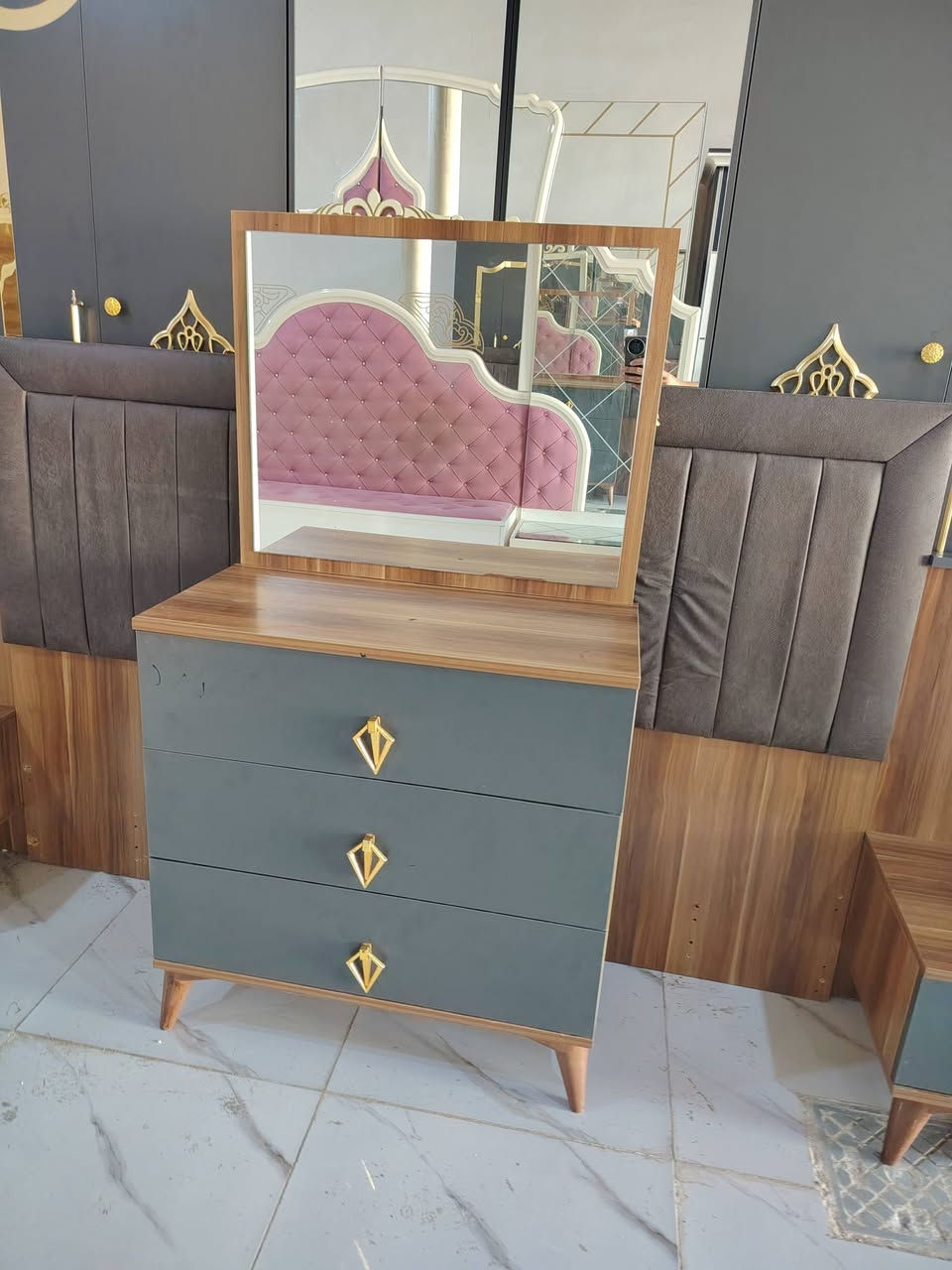 غرفة نوم  للبيع5 قطع450او بيها مجال كركوك حي العسكري بـل حولي يم قاعة بسطاملي
للاستفسار ***********
‏‪
