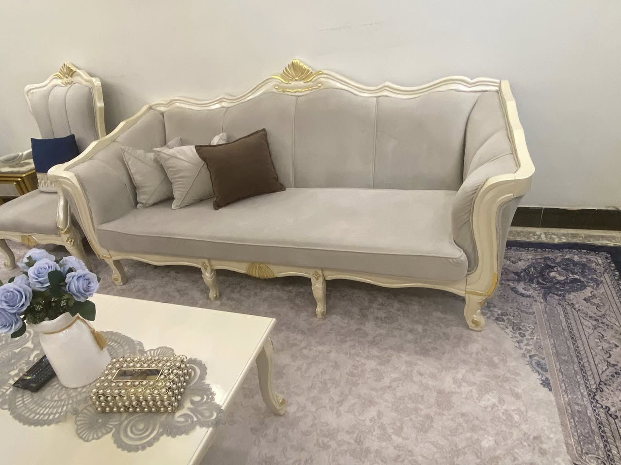 السلام عليكم قنفات للبيع  نضيفات اي ضرر مابيهن  كلش نضيفات سبب البيع  لضيق المكان مليونين  ونص وبيهن مجال  صنع تركي  عشر مقاعد


**إذا كنت صاحب هذا الإعلان وتريد حذفه لأي سبب، رجاءا أرسل رسالة إلى الدعم الفني**