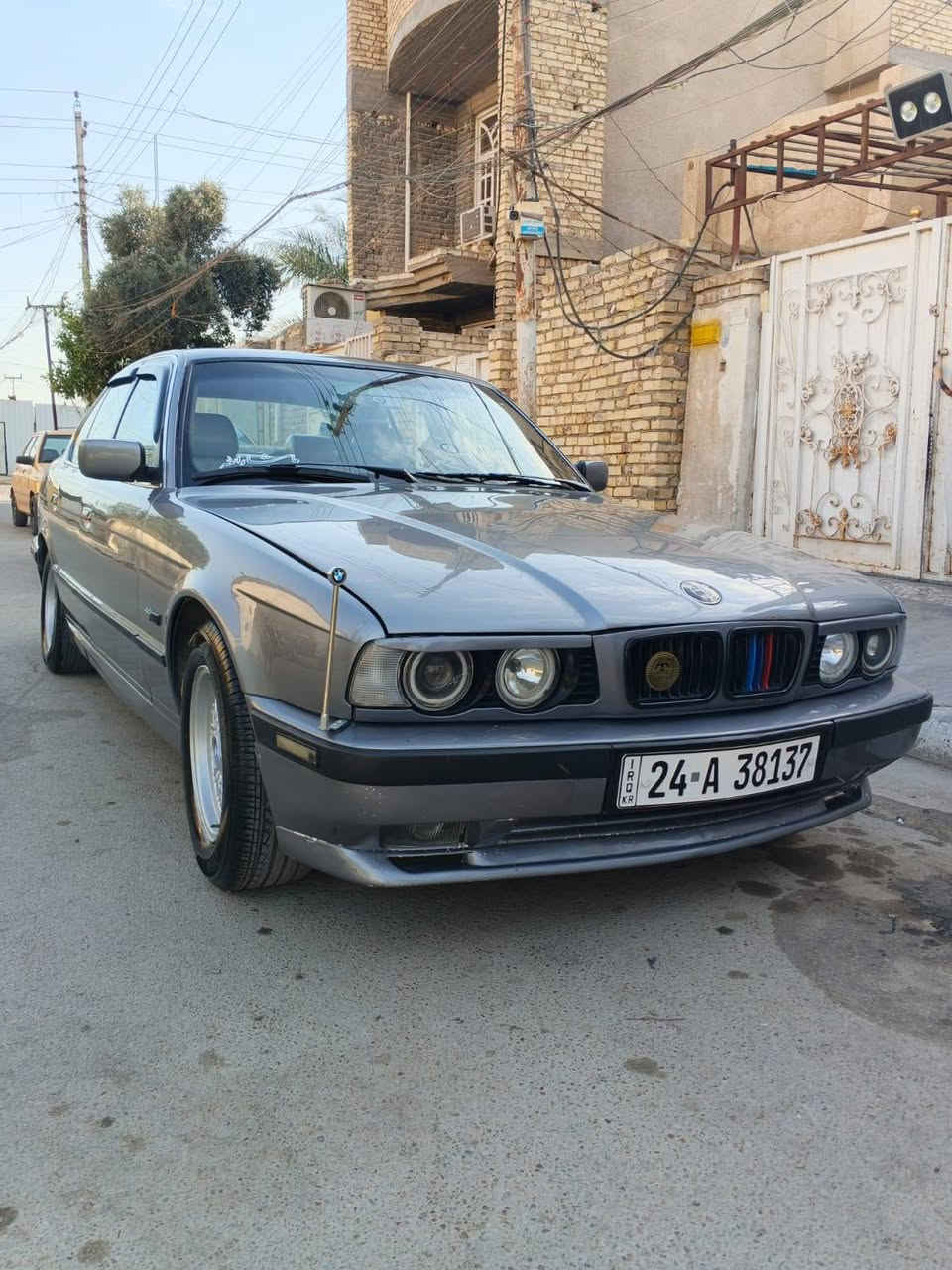 BMW1990
سياره متعوب عليه لا تقارنه بل تعبانه والسوك كلشي بيه ال ماتعجبه يعبر منشور صلات ع رسول 520
كير عادي ZFرياضي 
مصبوغه جديد 
غرفه كامل جديده لون ابيض واسود 
كشانه جلد 

مغلفه عازل حراره 
شاشه 
كامره خلفيه 
سستم صوت +دمام صوت 
 
زنون عالي ناصي بلاجكتورات نهار شاده ٢٢٠ 

تبريد تدفئه خير من الله 
سياره مصرف عليه صايره هواي عليه
تخم تاير 
صدر جديد 
محرك وكير كفاله 
نشاط ✈️✈️
مصبوغه جديد صبغته كزازه 
سياره متعوب متعوب عليه بشكل 
مكان السياره صلاح الدين بلد قرب مرقد سيد محمد ***********  رقم الفاتف مفتوح غير متواجد عل الفيسبوك سعر ٦٨ بيها مجال @إشارة
