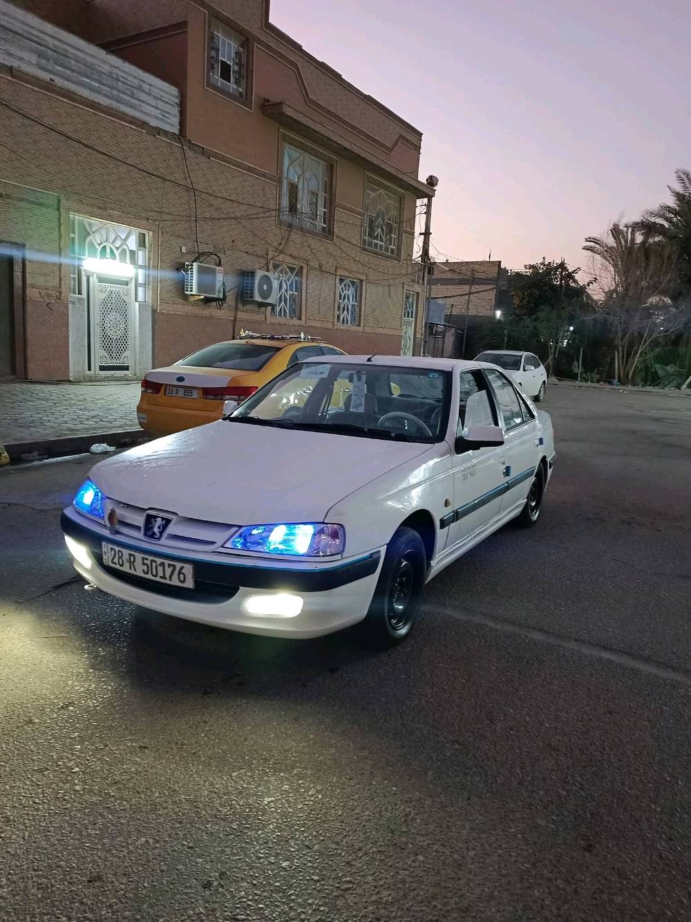 بيجو بارص موديل 15السيارة نصبتها حلوة مدوشمة كشنات ارضيات سفري  العنوان النجف رقم انكليزي راعيها يريد مداور 