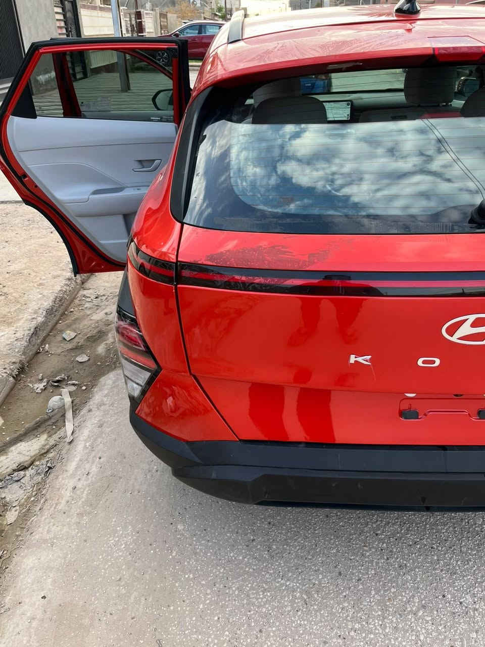 هونداي كونا 2024SEL لون مميز  ماشيه 23الف داخل أوف وايت 
حادث السياره كما موضح بالمنشور  فقط نصف الجنطه صبغ بدون ارباك 
بصمة تشغيل بصمه أبواب   تشغيل عن بعد رادارات 360 درجه أشاير بالمري مقعد السائق كهرباء شاشه ديچيتال فول ليد زينون امامي  خلفي تحديد مسار  قيادة ذاتيه كامرا 360 درجه ترقم جميع المحافظات 
السعر 155 ورقه وبيها مجال بسيط
بابل حله شارع 60
***********
