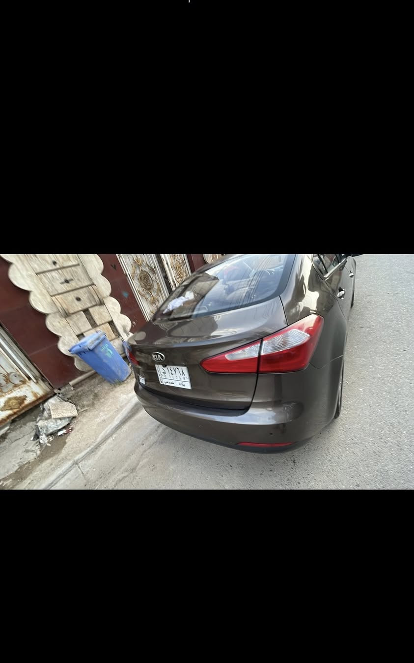 كيا سيراتو خليجي 2015 سعر (115)وبيها مجال
ماشيه208 الف بيها بارد باب خلفي وجاملغ امامي 
مواصفات
شاشه  و تحكمات 
حساسات خلفيه 
نظام سكيورتي وتشغيل عن بعد
بصمه كشنات جلد 
نظام صوت سستم مضخم
حداديه كامله وجاهزه 
كاميرا خلفيه 
كير ومكينه بلادد 
سياره جاهزه (مال بيت) 
ميكنه 1600دوش 
مكان سياره بغداد 
***********

