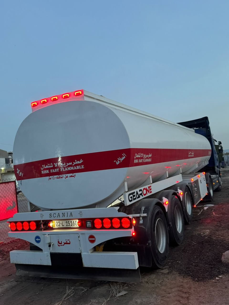 السلام عليكم
سكانيا بوما 2005 
رقم اربيل الجديد
420 
كير3/3
تخم تاير راس وعربانه 
ويل كب الراس 
سنويه جديده 
فحص جديد 
هزه جديده
تكيال الدوره جديد
GBS 
اسود 36
بياضات 36
غير معتمده ع شركه 
السياره بسمي تحويل ثاني يوم 
مكان السياره بغداد 
***********
