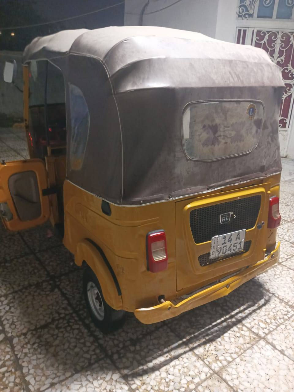 سلام عليكم تكتك مديل 21 رقم وسنويه تكتك باسمي مكمله من كلشي كهربايت شغله مكينه مجفته بيها خياسات رايده ب 5 ونص وبها مجال لشراي رقم ***********
