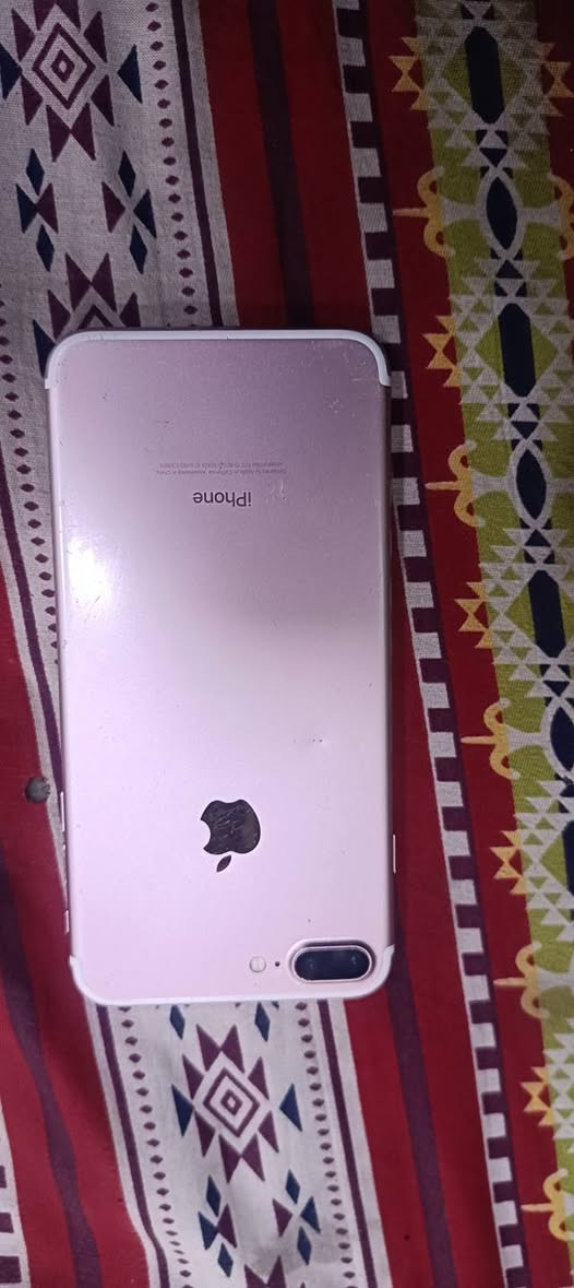 ايفون 7بلص بطاريه تعبانه بس مايصرف شحن سريع ابيعك يرادلو لاقطه وبطاريه ادفع سعر  ابيعك*********** واتساااب البطاريه مشحونه فقط مبايل لحد هس مامبدل شي علا. ايدي فقط
