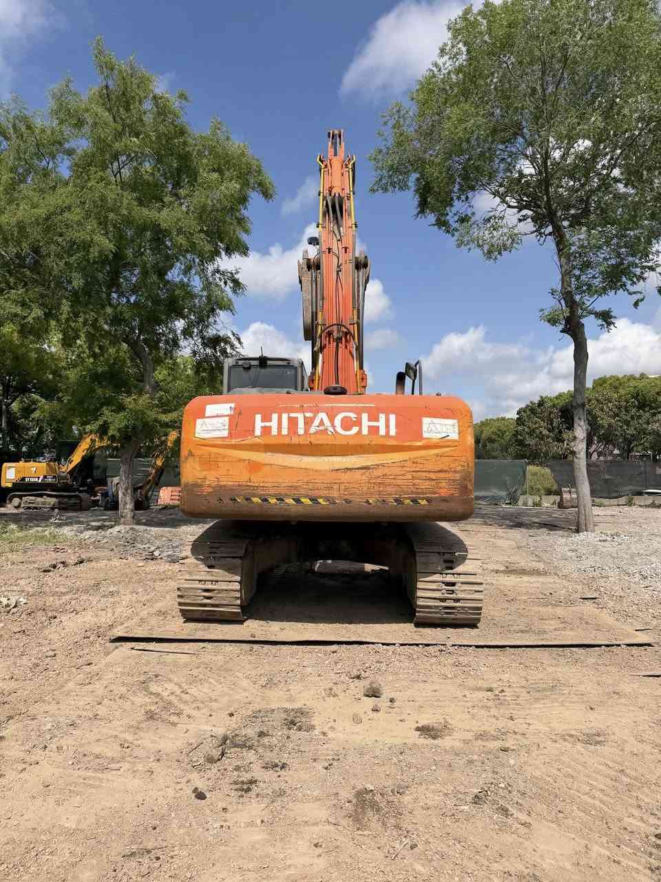 Made in Japan, Hitachi 200-3.
Performance is really good.


**إذا كنت صاحب هذا الإعلان وتريد حذفه لأي سبب، رجاءا أرسل رسالة إلى الدعم الفني**