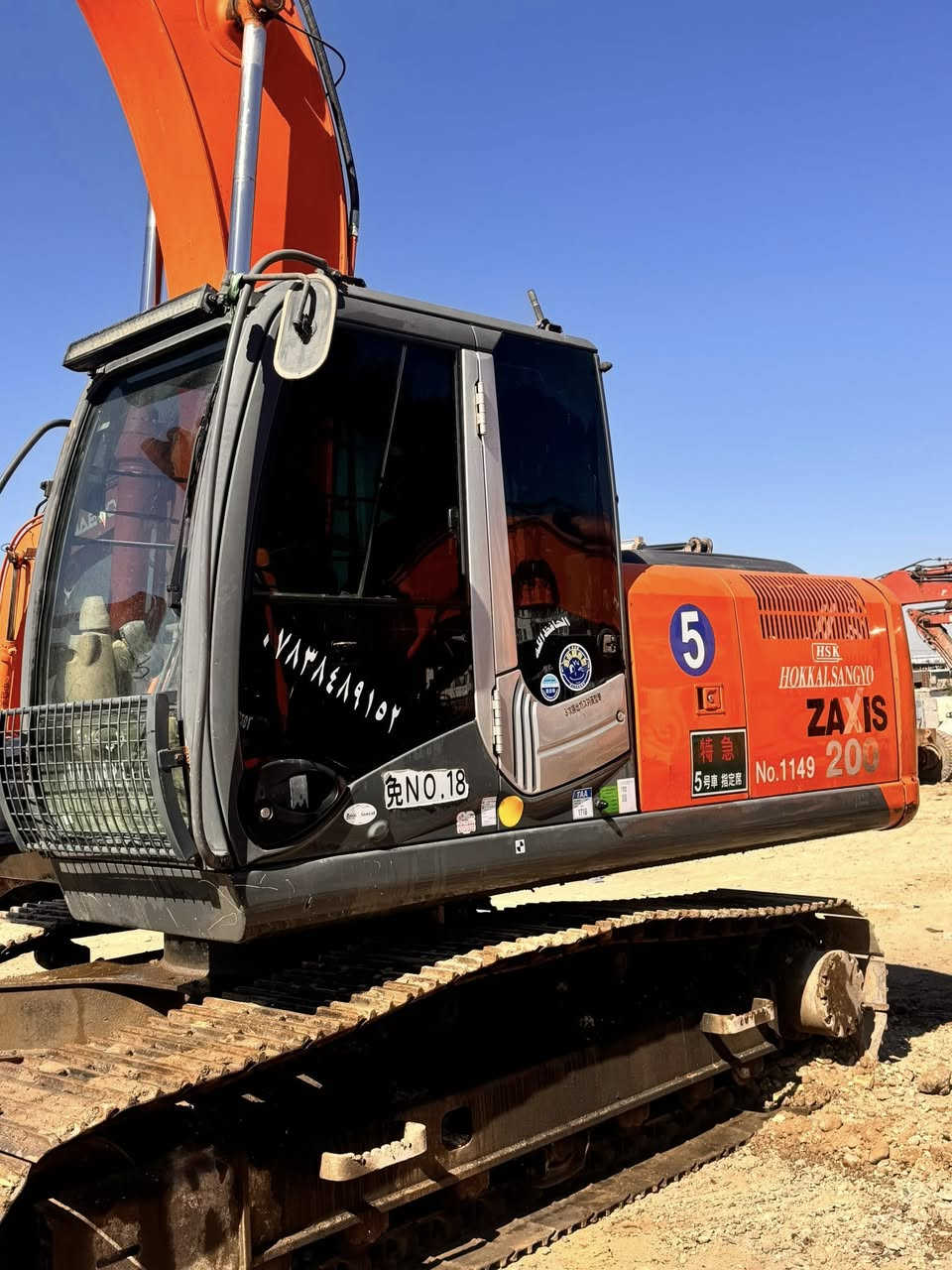 حفاره للبيع Z3حجم 200دخول جديد منفيس حفاره مكفوله كفاله عامه مكينه من مضخه من كنترول تبريد شغال ساعات العمل 5600ساعه مكان بغداد 
***********
