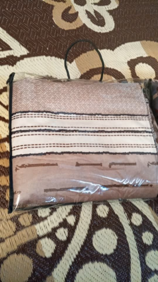 مرحبا للبيع شلع/دواشك سفنج خفيف العدد 6وبيهم وجوه
غطا ديوان قماش مخيط كامل غير مستخدم بعدة بالجنطة لون عسلي وجوزي القياس لديوان 9امتار واكثر
وغطا لون رصاصي مخيط وكامل مال ديوان 9امتار واكثر
وقطع مستعمل بس نضيفات  مفرش ديوان لون جوزي خمس قطع يرهمن لديوان 9امتار /ومفرش قطع لون رصاصي هم لديوان 9امتار  مع قطعتين لون عسلي
كوشات سفنج العدد 4 امانه الله كلهم نضاف مابيهن اي عيب الشراي يراسلني خاص
/مكانهم الايمن


**إذا كنت صاحب هذا الإعلان وتريد حذفه لأي سبب، رجاءا أرسل رسالة إلى الدعم الفني**