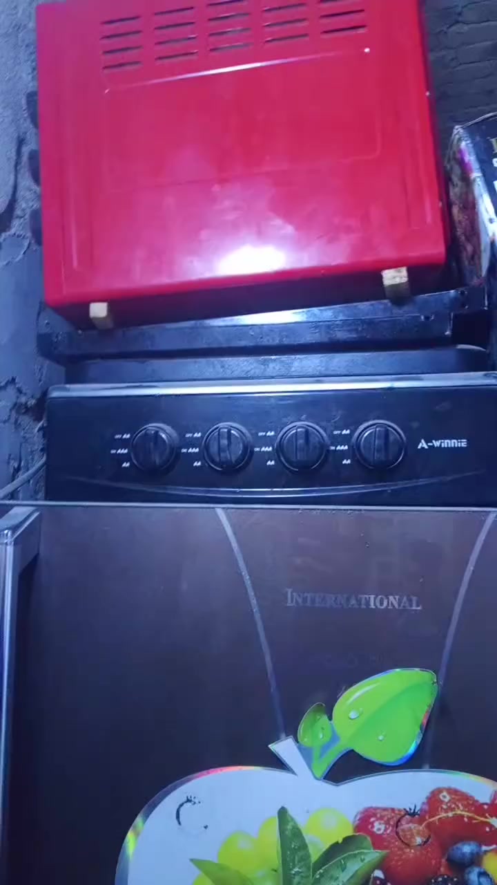 سلام عليكم
براد كلشي مابي بس الحار ماله مادري شبي بس هوه مايه بارد يخبل سعره 50 الف 

ول طباخ جديد مستخدم قليل ناره زركه

بي ميز منه وبي شد براغي سعره 25 الف والله انه مشتري 40 الف الاستفسار رقم *********** تصال مامتواجد على نت مكان البصره عاليه
