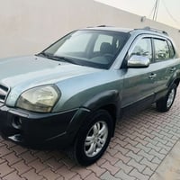 توسان 2007 للبيع 6سلندر وارد امريكي بيها 4 قطع صبغ السعر 75 ورقة وبيها...