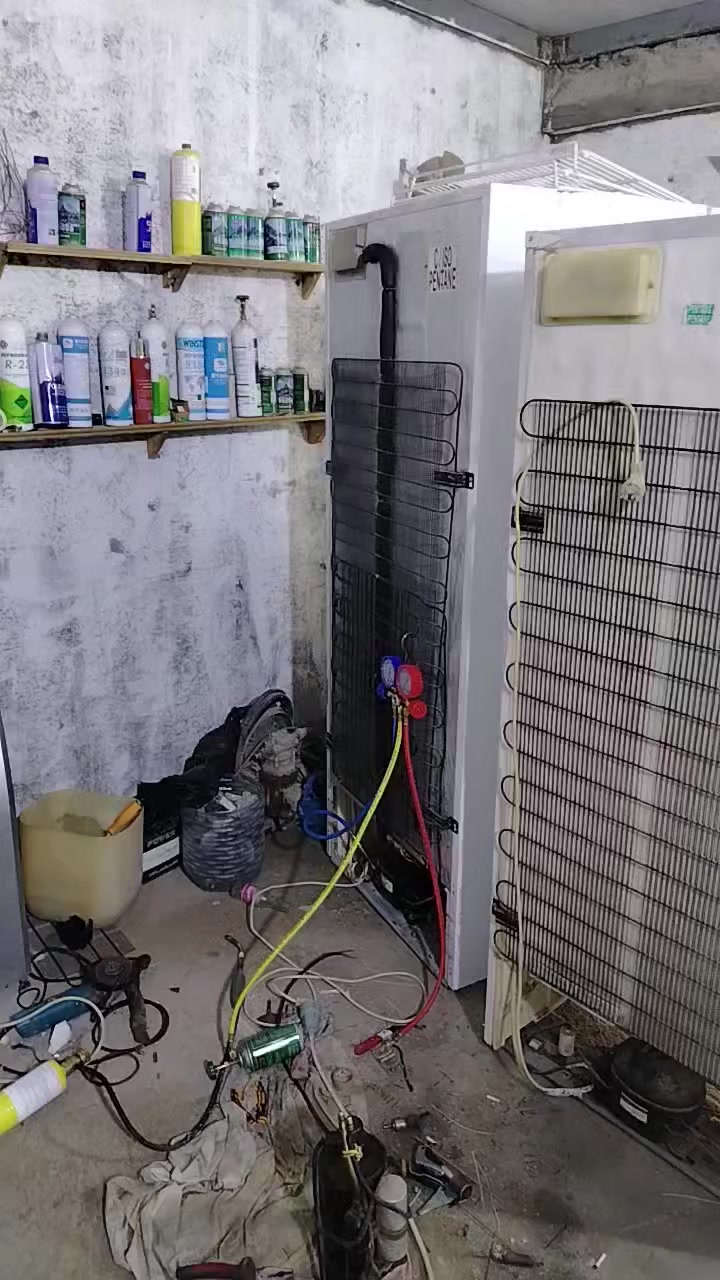 تصليح ثلاجات مجمدات سبالت مكيفات عنوان سماوه ام العصافير ***********
