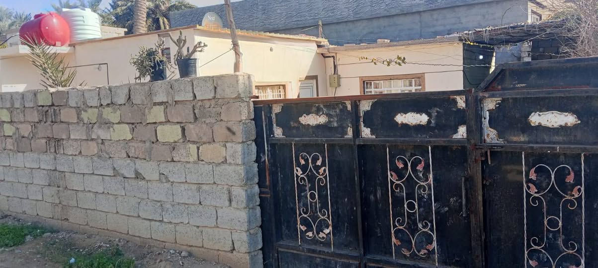 دار للبيع مساحه 600مترالهارونيه رقم تلفون ***********
