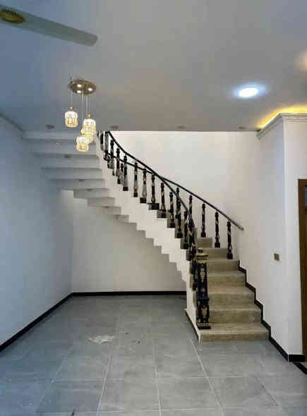 #اسعد_الله_اوقاتكم_بكل_خير⁉️👋🏼

دار سكن للبيع بناء 2025 

للاستفسار ***********

#المساحه 300متر  على تبليط مباشرتاً

#جنس_العقار :: طابو ملك صرف زراعي باسم عراقي سند 25 

#العنوان :: البصره أبي الخصيب محيله قرب سوك محيله 
يبعد عن شارع سايدين 300متر موقع راقي

#يحتوي البيت على ثلاث ٣ غرف منام كبار
و ديوان
و مطبخ و صاله
و مناور عدد 2
و صحيات داخلي وخارجي  و كراج سياره

#البيت جاهز من كلشي تستلم البيت عنده المكاتبه
كامل من مقطوره و كيزر و ماطور
جيب اثاثك و اكعد
و الف عافيه الي ياخذه

جميع الخدمات متوفره ماء كهرباء شارع 12 متر تبليط مباشرتاً غريب على 
#السعر ((130 وبي مجال 
#للاستفسار الاتصال على الهاتف  ***********
