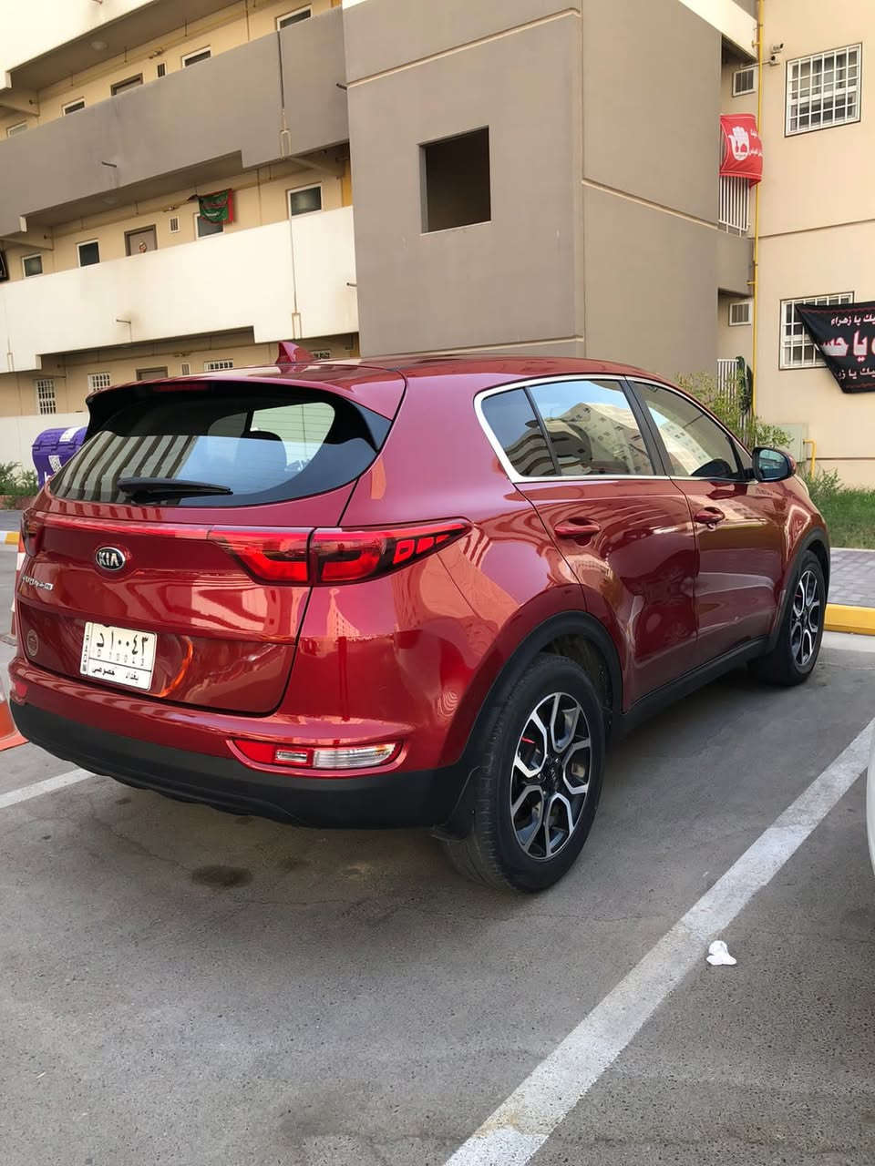 السلام عليكم للبيع سبورتج موديل 2019 وارد امريكي رقم بغداد باأسمي محرك 2400 Gdi ماشية 55 وقابله للزيادة سيارة نظيفة 
مواصفات عاديه
شاشة صغيره لمس 
كامرة دواره 
تحكمات فول
كروس مثبت سرعه 
شاشه لمعرفة اعطال السيارة
مانع تزحلق 
مانع انحدار 
حادثها جاملغ وبنيد 
تخم تايرات جديد وباتري جديد شادلهن
مكان السيارة بغداد شارع فلسطين
السعر 170 وبيها مجال بسيط
للاستفسار *********** وبي واتس اب هم
