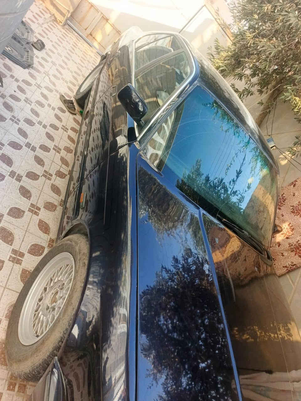 السلام عليكم بي ام  525 موديل 1991
محرك عدل السيارة مشروع وطني سنويتها لل27 
تبريد ويا السويج الجام جوبي مو كهربائي ويومية عطلانات 
وحضراتكم اعرف مني بيها رزانة و كعدة مريحة يعني مال رجال أعمال و هي مثل ما موضحة بالصور سعرها 42
وبيها مجال للتواصل على هذا رقمي مفتوح و بي واتساب 
***********
من رخصة الادمن طبعا
